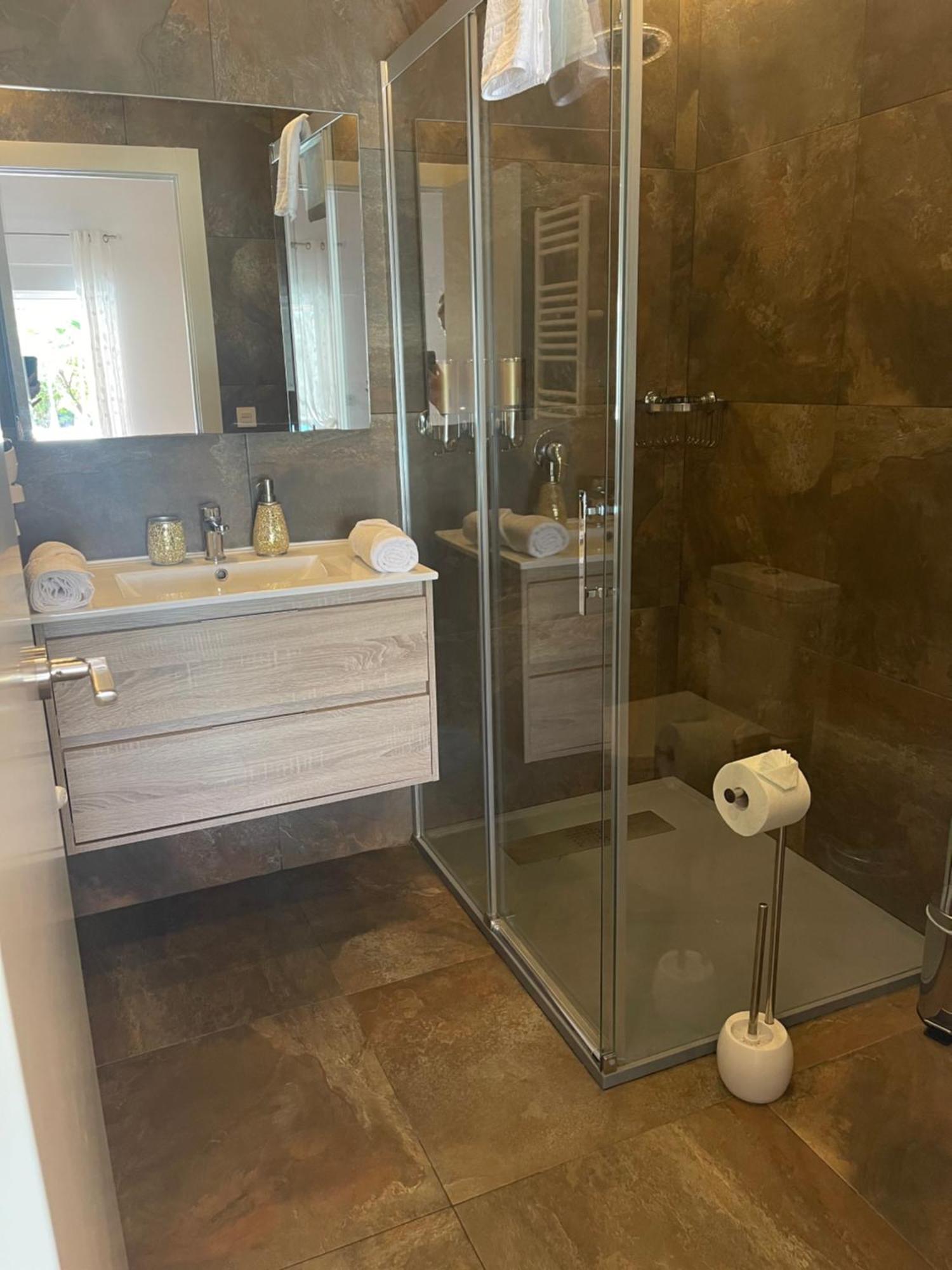 Suite Piscina: Alojamiento Privado con Sofá Cama San Vicente Raspeig Exterior photo