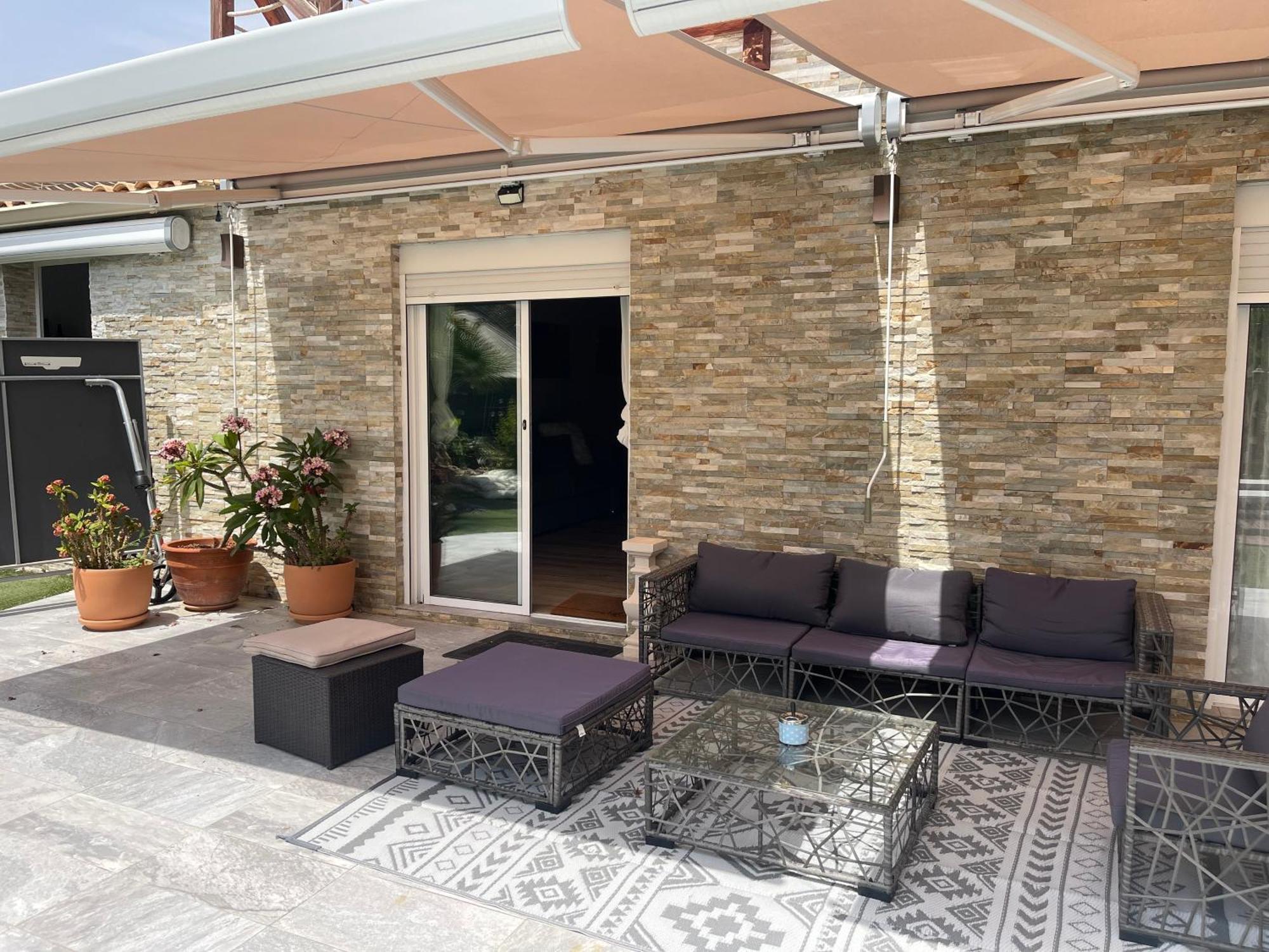 Suite Piscina: Alojamiento Privado con Sofá Cama San Vicente Raspeig Exterior photo