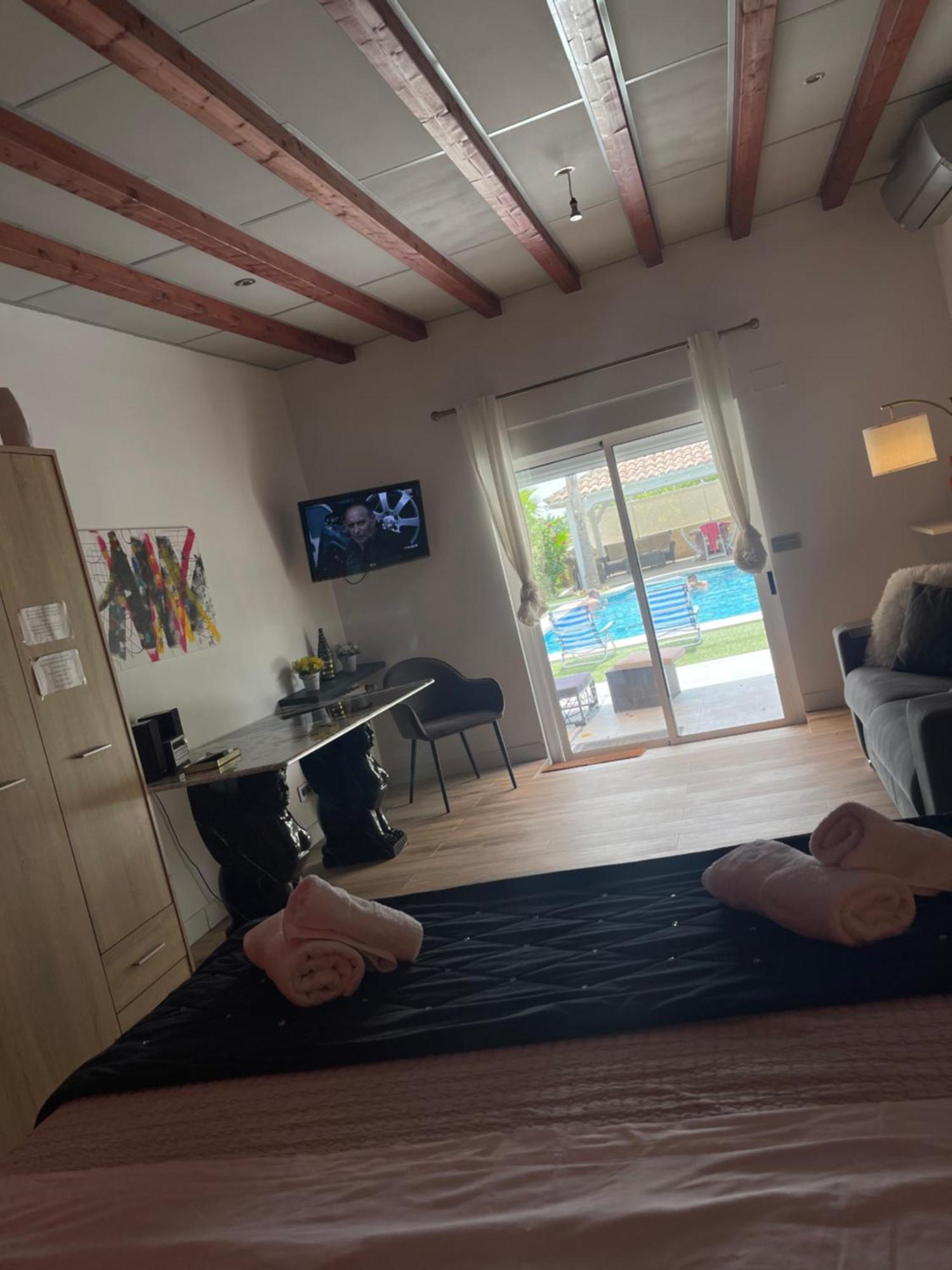 Suite Piscina: Alojamiento Privado con Sofá Cama San Vicente Raspeig Exterior photo